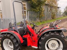 CARRARO SRX 8400 ohne Kabine mit Frontlader 847 Std.