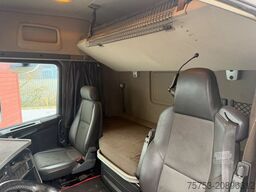 SCANIA R450 Lowliner mit Hubsattelkupplung