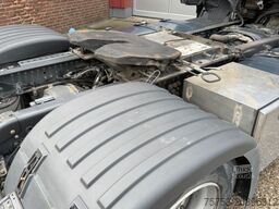 SCANIA R450 Lowliner mit Hubsattelkupplung