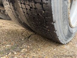 SCANIA R450 Lowliner mit Hubsattelkupplung