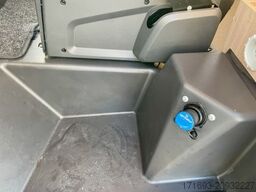 Bürstner Lyseo Time I 728 G Limited Luftfeder HA, Rollerbühne