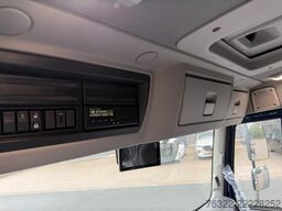 Renault D 12 LOW P4X2  210E6 / PLYWOOD GESLOTEN LAADBAK...