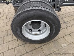 Renault D 12 LOW P4X2  210E6 / PLYWOOD GESLOTEN LAADBAK...