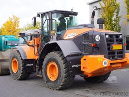 Hitachi ZW220 articulated loader / 2 buckets