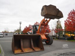 Hitachi ZW220 articulated loader / 2 buckets