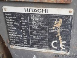 Hitachi ZW220 articulated loader / 2 buckets