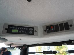 Hitachi ZW220 articulated loader / 2 buckets