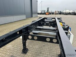 Krone NEU UND DIREKT VERFÜGBAR: 20FT-ADR-FAHRGESTELL ...