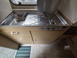 KIP Kompakt KK 400 EK Wohnwagen Hubdach Küche