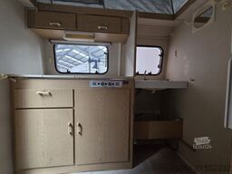 KIP Kompakt KK 400 EK Wohnwagen Hubdach Küche