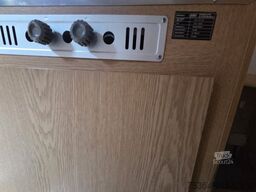 KIP Kompakt KK 400 EK Wohnwagen Hubdach Küche