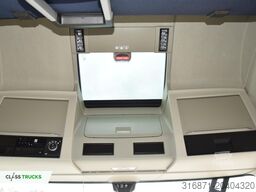 VOLVO FH 460 Globetrotter XL i-Save SideSkirts