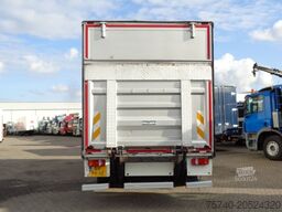 Mercedes-Benz AXOR 1823 + Dhollandia Lift