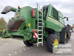 John Deere T 560