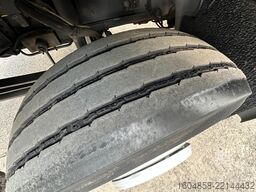 DAF LF 250 FA / NL TRUCK / 12 ton / LAADKLEP / HARD...