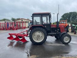 Belarus MTS 820 + 3 Schar Beetpflug