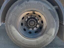 IVECO MOTRICE FRIGO