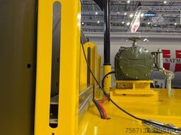  NÜKTE 4 ACHS TIEFLADER VIERTE ACHSE GELENKT