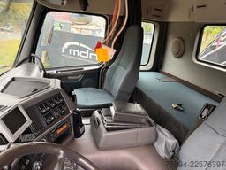 VOLVO FMX 370 6x2 lift/lenk Abrollkipper KRAN 13m FUNK