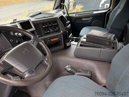 VOLVO FMX 370 6x2 lift/lenk Abrollkipper KRAN 13m FUNK