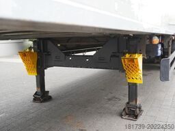 Schwarzmüller Walking floor semi-trailer / 2021 / 4 un