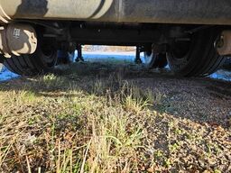 SCHMITZ CARGOBULL Tankcontainer Chassis+Tankcontainer  Schwallwand