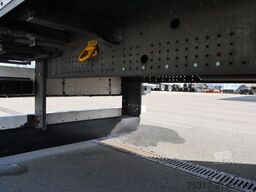 SCHMITZ CARGOBULL SKO 24/DOPPELSTOCK / 2700 mm / 196 tsd km 3 x
