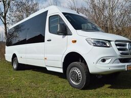 MERCEDES-BENZ 519  Allrad 4 x 4 Lagerfahrzeug Stock 20 Sitzer