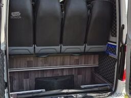 MERCEDES-BENZ 519  Allrad 4 x 4 Lagerfahrzeug Stock 20 Sitzer