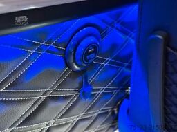 MERCEDES-BENZ 519  Allrad 4 x 4 Lagerfahrzeug Stock 20 Sitzer