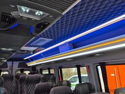 MERCEDES-BENZ 519  Allrad 4 x 4 Lagerfahrzeug Stock 20 Sitzer