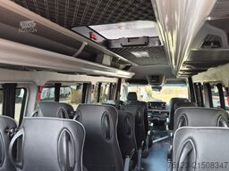 MERCEDES-BENZ 519  Allrad 4 x 4 Lagerfahrzeug Stock 20 Sitzer