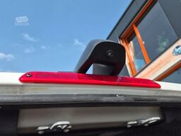 MERCEDES-BENZ 519  Allrad 4 x 4 Lagerfahrzeug Stock 20 Sitzer