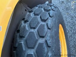 Volvo SD77DX roller w/ low hours!