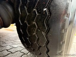 Kraker CF 200 92m3 Cargo Floor 10MM 2x Liftachse Silver