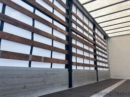 SOMMER Wechselbrücke Koffer