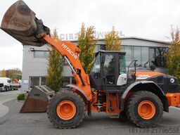 Hitachi ZW220 articulated loader / 2 buckets