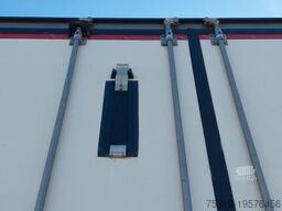 SCHMITZ CARGOBULL SKO24 ThermoKing SLXi 300