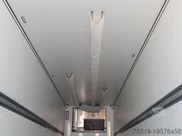 SCHMITZ CARGOBULL SKO24 ThermoKing SLXi 300