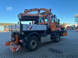 Mercedes-Benz Unimog U 427 mit Mulag Kombinationmähwerk MKM 700