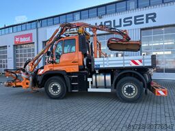 Mercedes-Benz Unimog U 427 mit Mulag Kombinationmähwerk MKM 700