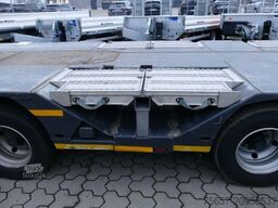 GOLDHOFER 3-achs Satteltieflader mit zwei Radmulden