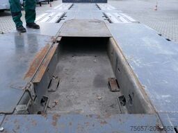 GOLDHOFER 3-achs Satteltieflader mit zwei Radmulden