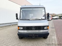 Mercedes-Benz 711 D-KA 4x2 711 D-KA 4x2, Standklima, 11-Sitze, 2 x on stock