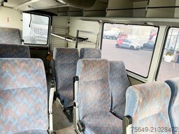 Mercedes-Benz 711 D-KA 4x2 711 D-KA 4x2, Standklima, 11-Sitze, 2 x on stock