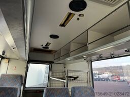 Mercedes-Benz 711 D-KA 4x2 711 D-KA 4x2, Standklima, 11-Sitze, 2 x on stock