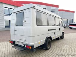 Mercedes-Benz 711 D-KA 4x2 711 D-KA 4x2, Standklima, 11-Sitze, 2 x on stock