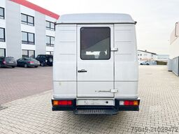 Mercedes-Benz 711 D-KA 4x2 711 D-KA 4x2, Standklima, 11-Sitze, 2 x on stock