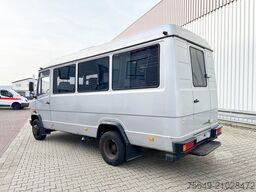 Mercedes-Benz 711 D-KA 4x2 711 D-KA 4x2, Standklima, 11-Sitze, 2 x on stock
