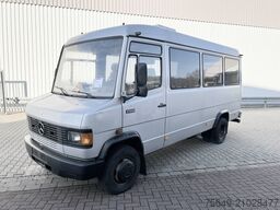 Mercedes-Benz 711 D-KA 4x2 711 D-KA 4x2, Standklima, 11-Sitze, 2 x on stock